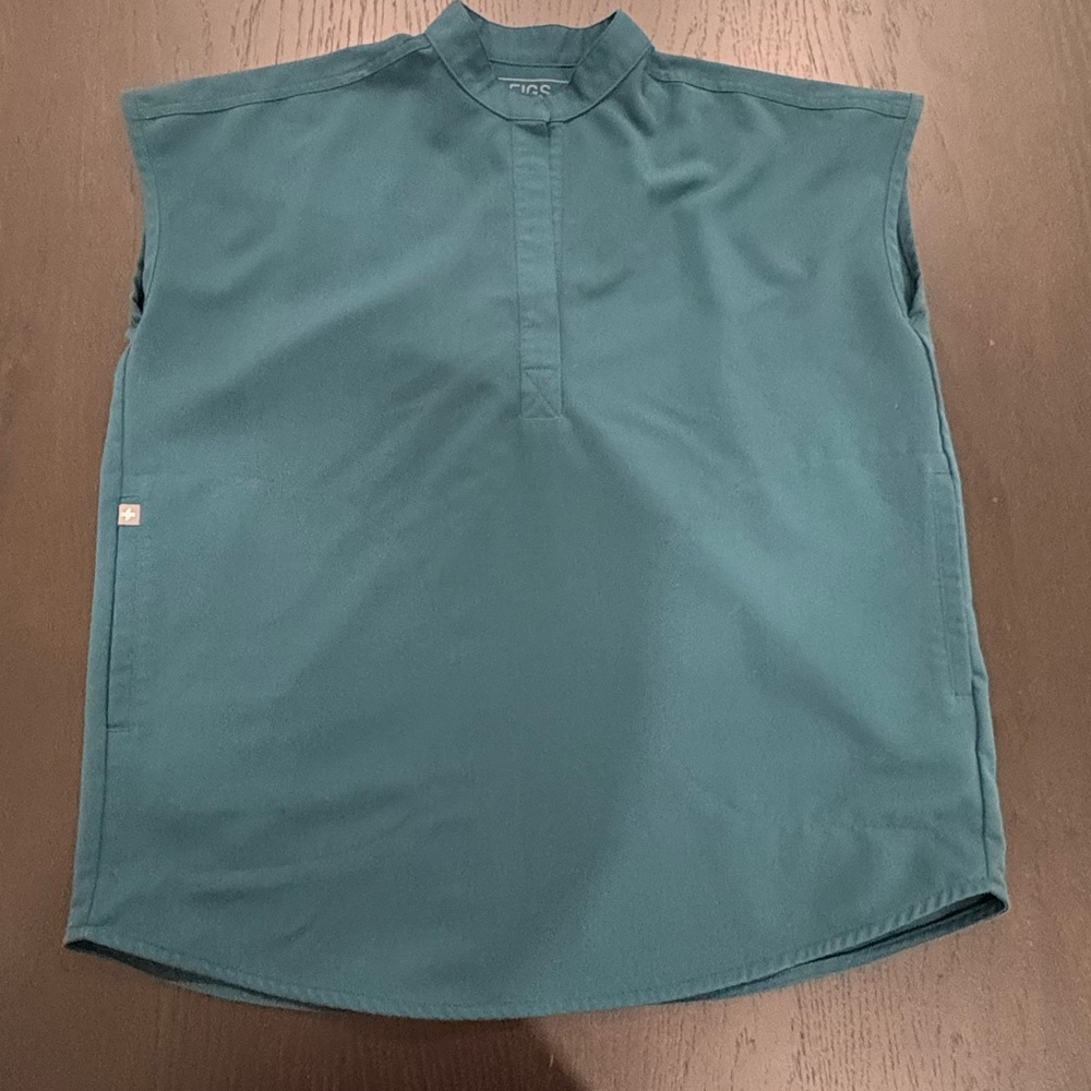 Figs Eucalyptus Rafaela scrub top